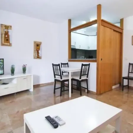 White 100m Playa, Wifi, Pool 6pax Apartment Salou